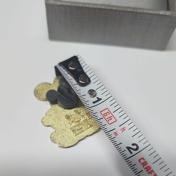 Disney Minnie Mouse Gold Pin - Picture 3 of 3